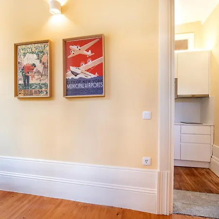 Downtown Grand Apartment