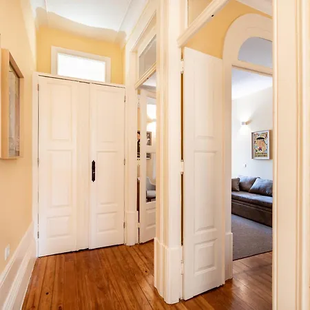 Downtown Grand Apartment