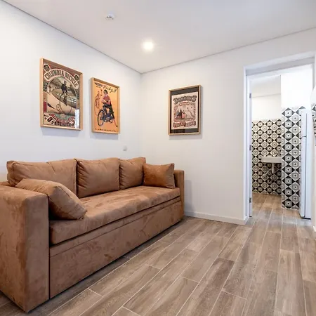 Downtown Grand Apartment